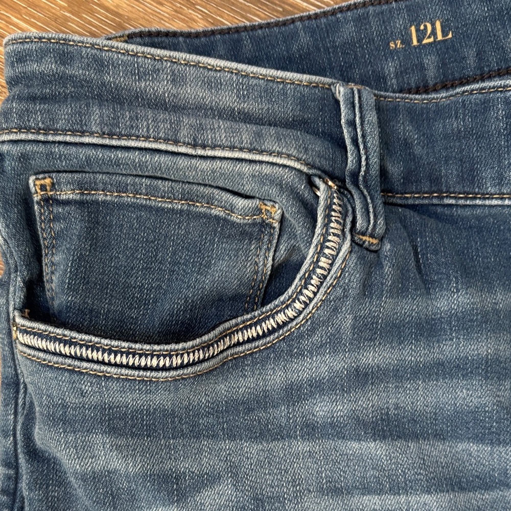 White House Black Market Distressed Blue relaxed Jeans 12L - Picture 3 of 13